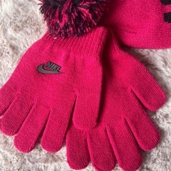 【新品未使用】NIKE ナイキニット帽 手袋 セット子供用の画像