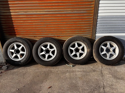 ジムニー　タイヤホイール　リフトアップ