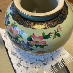 陶器　　九谷焼き　壺　の画像