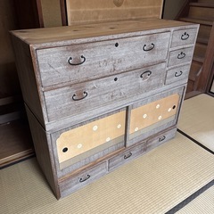 レトロたんす①
の画像