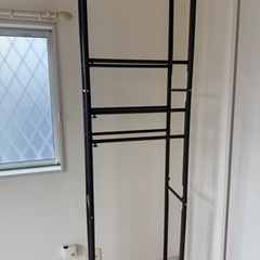 突っ張り式ラック ブラック　※解体済み・引き取り限定の画像