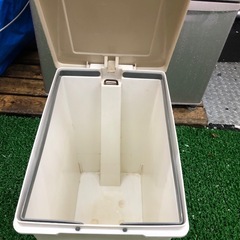 フットペダル式ダストボックスの画像