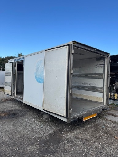 特別販売！断熱材入り！横扉！バイクガレージ！使い勝手抜群！倉庫物置用 4トン保冷コンテナ