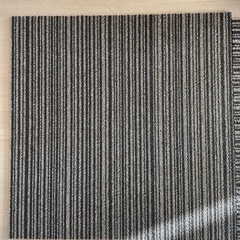 サンゲツ　タイルカーペットの画像