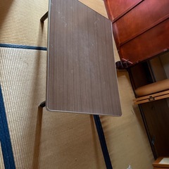 折りたたみテーブルの画像