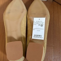 【新品未使用】24.5cmスエード地パンプスの画像