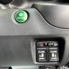 安心の総額表示！車検8年12月13日ホンダN-boxそのまま乗って帰れます両側電動スライドドアTVナビ黒内装の画像