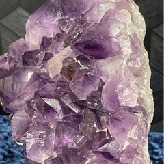 アメジストクラスター台座付き横17cm×縦約14cm 高約4.5cm 1450gの画像