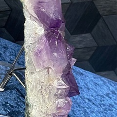 アメジストクラスター台座付き横17cm×縦約14cm 高約4.5cm 1450gの画像