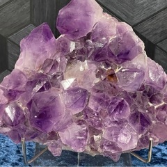 アメジストクラスター台座付き横17cm×縦約14cm 高約4.5cm 1450gの画像