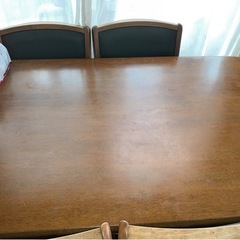 ダイニングテーブルの画像