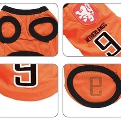 【新品未使用】犬用服サッカーユニフォーム【Mサイズ 2枚セットペット用ブラシ付き】の画像