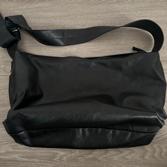 フェイクレザー　ショルダーバッグの画像