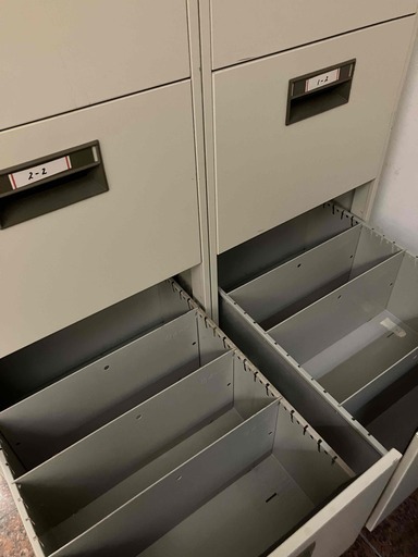 PLUS   社　K型 B判 4段 B4-4 大型スチール製ファイリングキャビネット　steel filing cabinet
