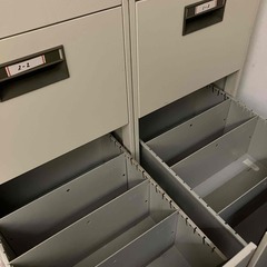 PLUS   社　K型 B判 4段 B4-4 大型スチール製ファイリングキャビネット　steel filing cabinetの画像