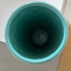 傘立て陶器白いデザイン物の画像