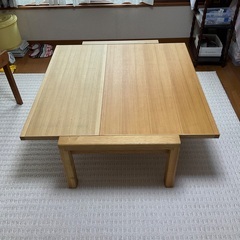 伸長式のローテーブルの画像