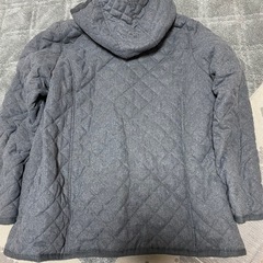 グレーのアウターの画像