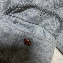 グレーのアウターの画像