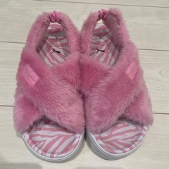 プーマ 厚底 ファー サンダルの画像