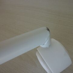 未使用/新品　訳あり特価　デスクチェア クッション キャスター付き 回転式 ベロア調　グレー　ニュアンスカラー ホワイト脚 チェアの画像