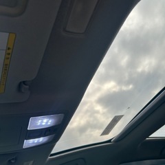 プリウスα  サンルーフの画像