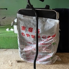 子供用自転車　（ヘルメット、部品付き）の画像