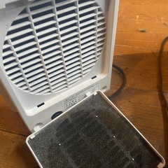 アイリスオーヤマ　小型セラミックファンヒーターの画像