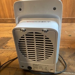 アイリスオーヤマ　小型セラミックファンヒーターの画像