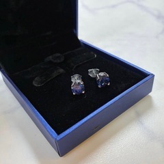 シルバー925 青色 スクエアカット ピアスの画像