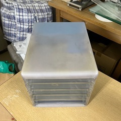 71)【無料　4段透明の収納ケース
】の画像