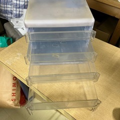 71)【無料　4段透明の収納ケース
】の画像