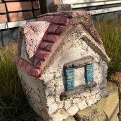 161：モルタル　モルタルデコ　お家　煙突付き　ガーデンに　オシャレの画像