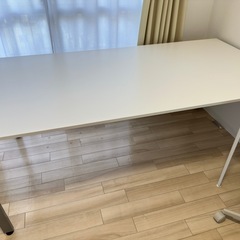 オフィス用テーブルの画像