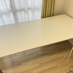 オフィス用テーブルの画像