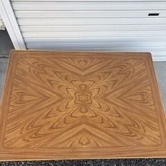 テーブル　106cm　x 75cmの画像