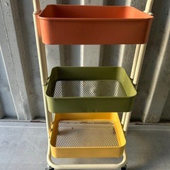 収納ラックの画像