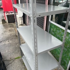 ラック。棚の画像