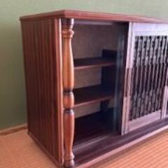 アンティーク茶タンスの画像