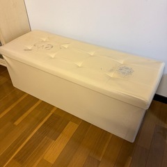 白めのボックス型チェアー　2個目の画像