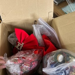 73)【500円　クリスマス装飾品箱ごと】の画像