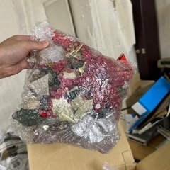 73)【500円　クリスマス装飾品箱ごと】の画像