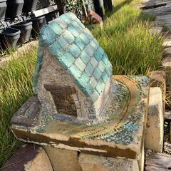 162：モルタル　モルタルデコ　お家　煙突付き　グリーン系　ガーデンに　オシャレの画像