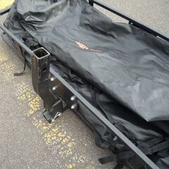 CURT製 カーゴキャリア ヒッチカーゴ 汎用(2インチヒッチメンバー装着車) 防水バッグ付き 幅156.5cm カーゴネット欠品 苫小牧西店の画像