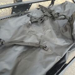 CURT製 カーゴキャリア ヒッチカーゴ 汎用(2インチヒッチメンバー装着車) 防水バッグ付き 幅156.5cm カーゴネット欠品 苫小牧西店の画像