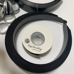  未使用材料　大量 多種髪飾　ヘアゴム缶バッジ用パーツセットと接着剤などの画像