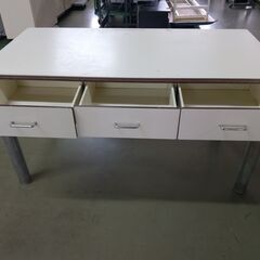 中古テーブル　幅150X奥行75X高さ80ｃｍ　重厚です。見に来ませんか？ほかにもテーブルあります！YN304Sの画像