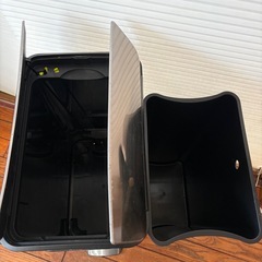 清掃、天日干し済み　EKO ゴミ箱　フラップ、ペダルしき式　30Lの画像