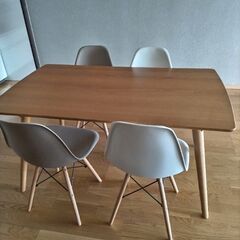 ほぼ新品ダイニングテーブルセットの画像