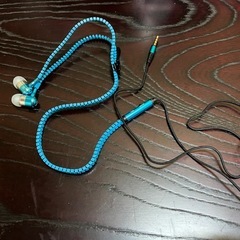 ジッパーカラーイヤフォンの画像